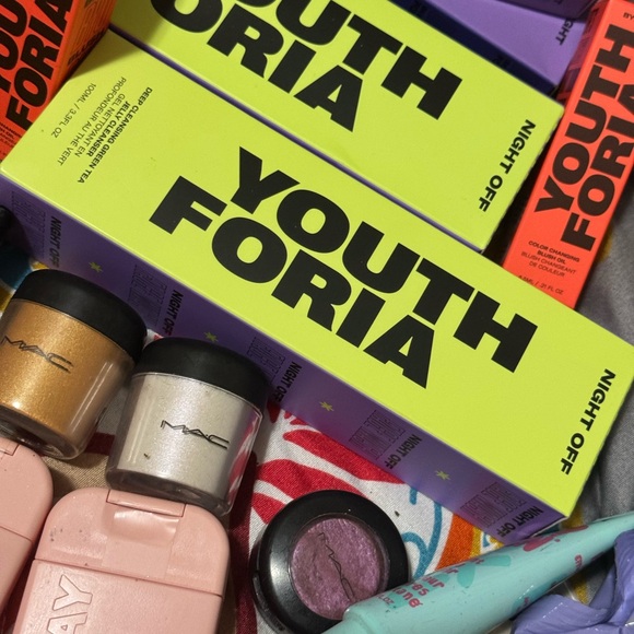 Youth Foria Other - Night Off Foundation - Gold and Silver